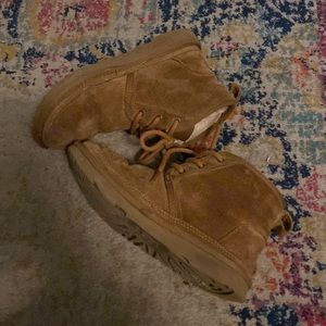 Kids UGG neumel size 3y